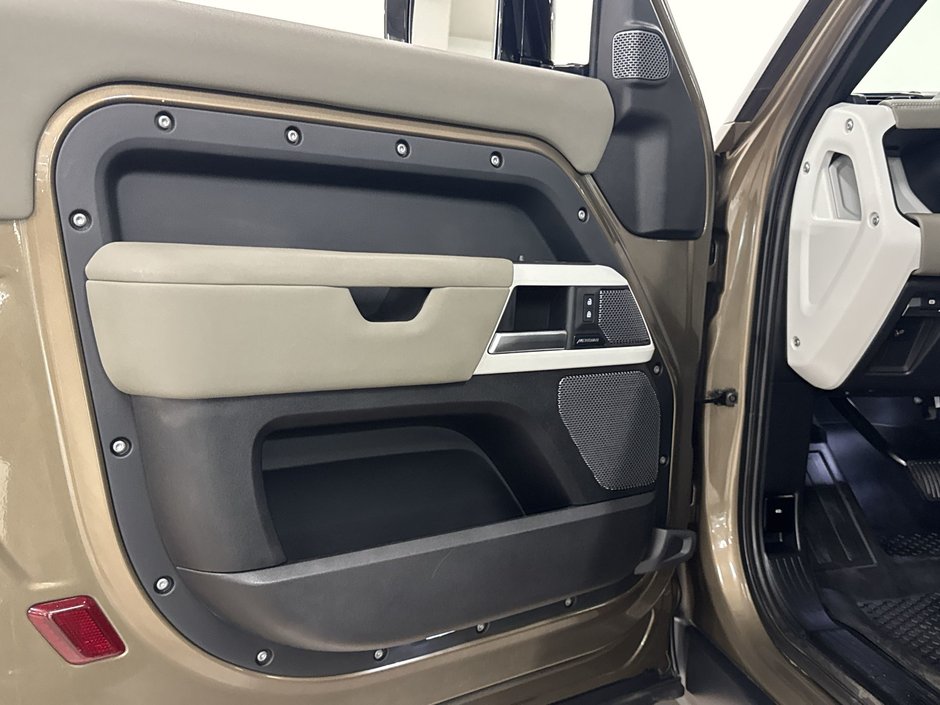 2023 Land Rover Defender 90 P300 S (2)-14