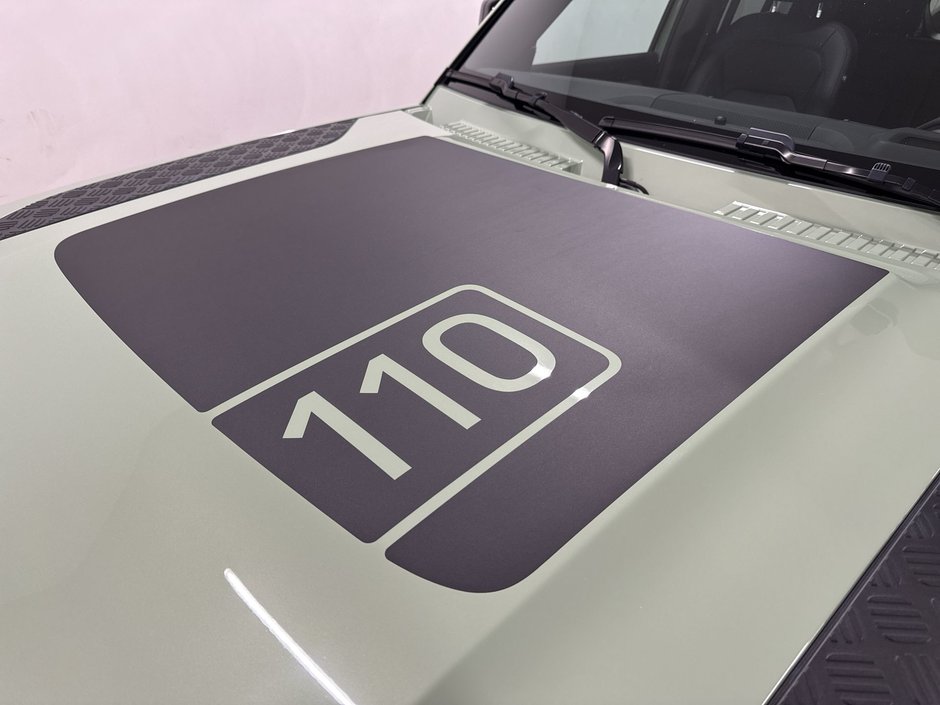 2023 Land Rover Defender 110 P400 75th Anniversary (2)-27