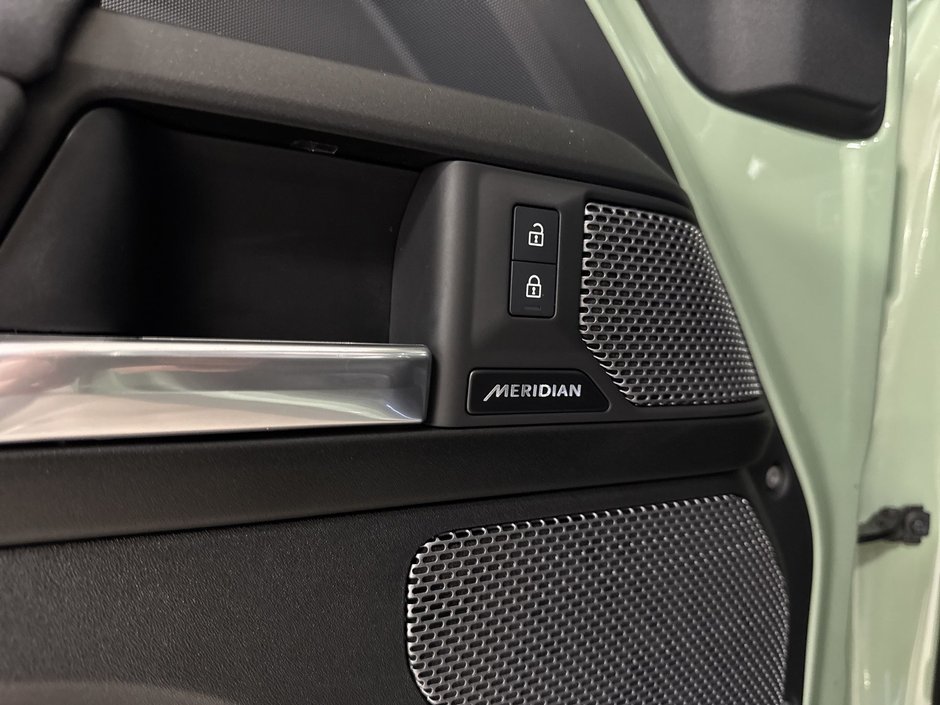 2023 Land Rover Defender 110 P400 75th Anniversary (2)-29