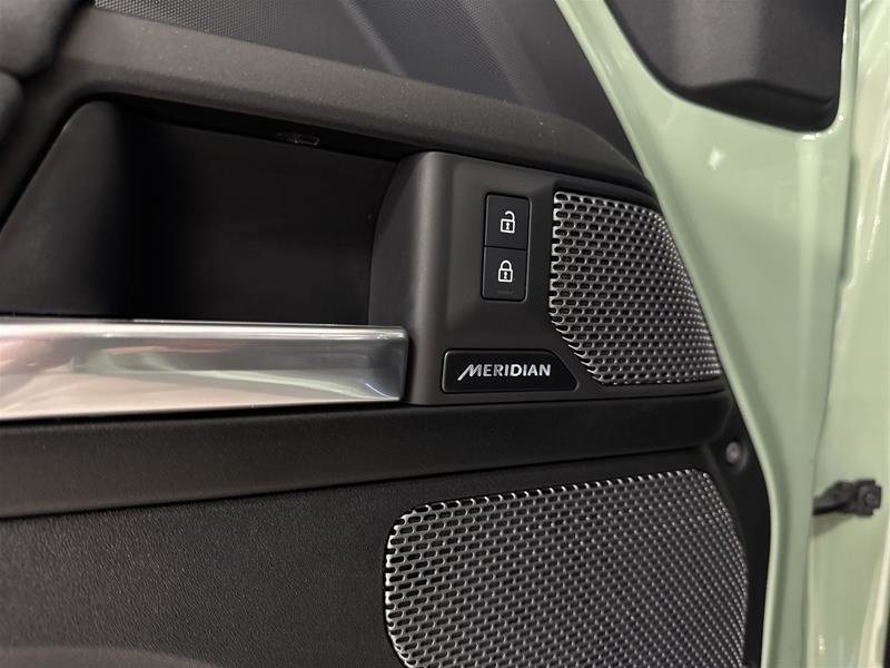 Land Rover Defender 110 P400 75th Anniversary (2) 2023-21