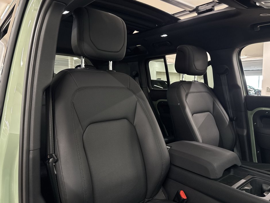 2023 Land Rover Defender 110 P400 75th Anniversary (2)-24