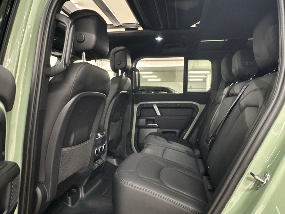 2023 Land Rover Defender 110 P400 75th Anniversary (2)-22