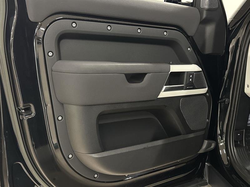 2023 Land Rover Defender 110 P300 S-6