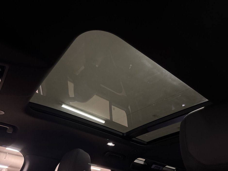 2023 Land Rover Defender 110 P300 S-21