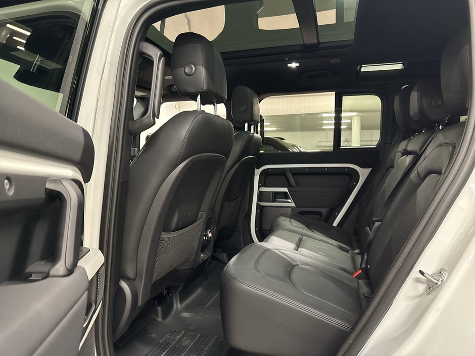 2023 Land Rover Defender 110 P300 S-22