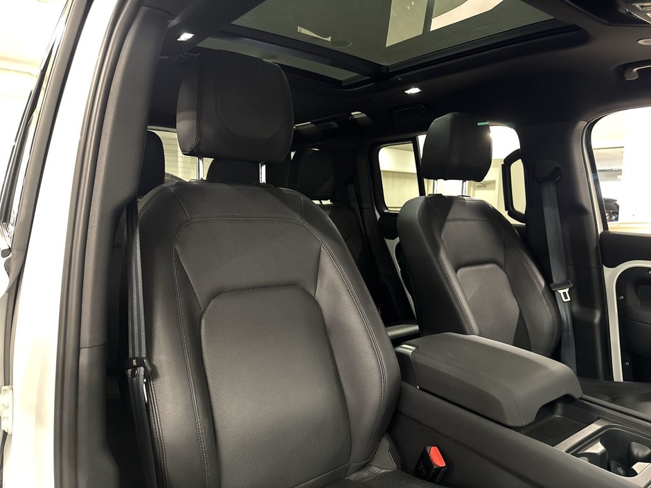 2023 Land Rover Defender 110 P300 S-24