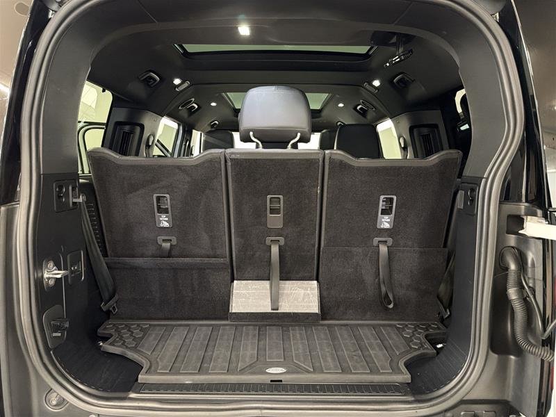 Land Rover Defender 130 P400 SE (2) 2023-15