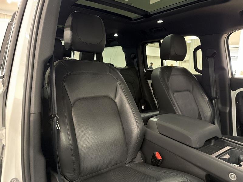 Land Rover Defender 130 P400 SE (2) 2023-16