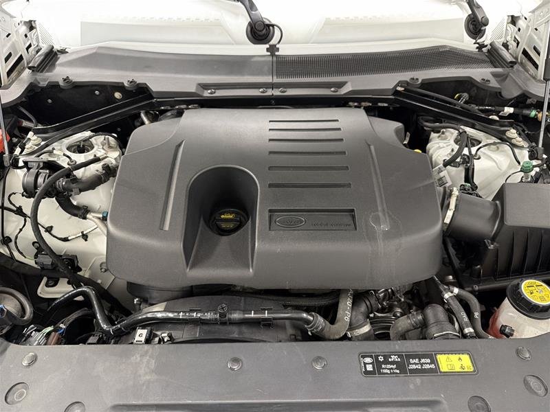 Land Rover Defender 130 P400 SE (2) 2023-17