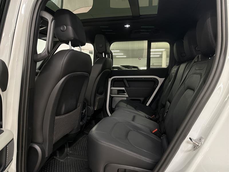 2023 Land Rover Defender 130 P400 SE (2)-14