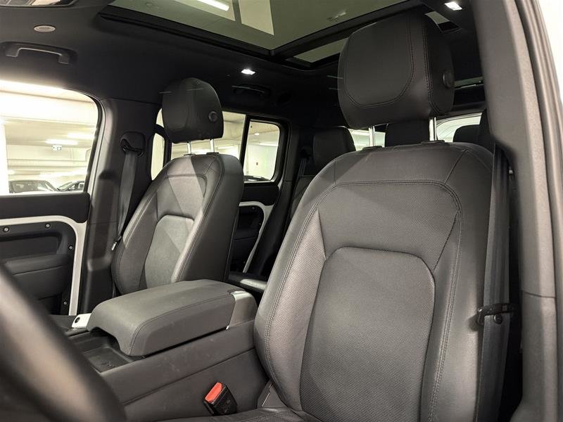 2023 Land Rover Defender 130 P400 SE (2)-7