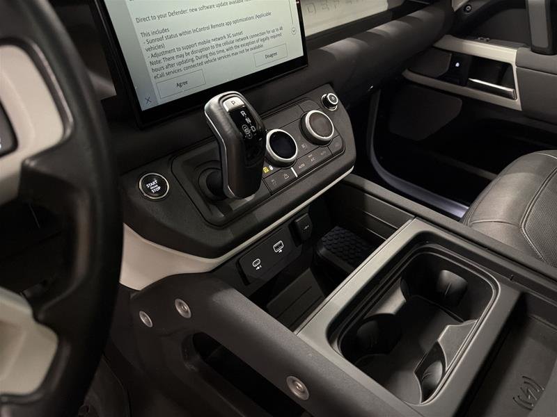 2023 Land Rover Defender 130 P400 SE (2)-12