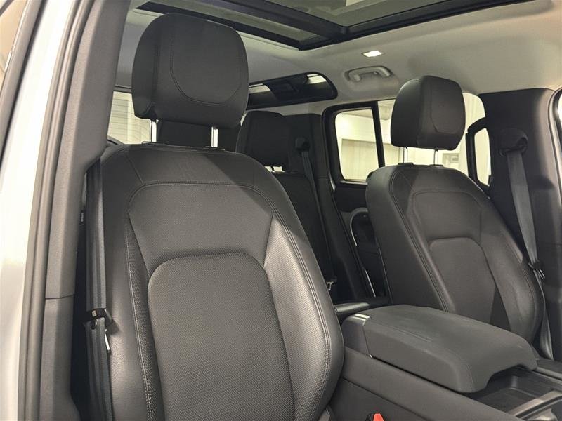 2023 Land Rover Defender 110 P400 SE (2)-16