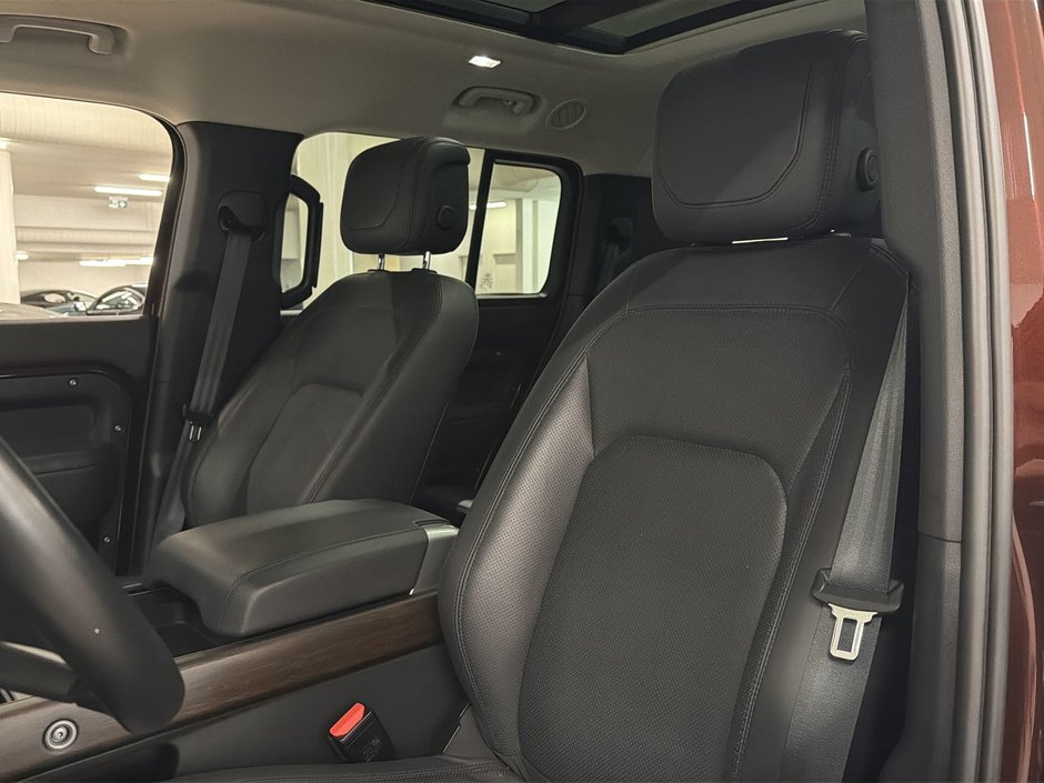 Land Rover Defender 130 P400 First Edition (2) 2023-15