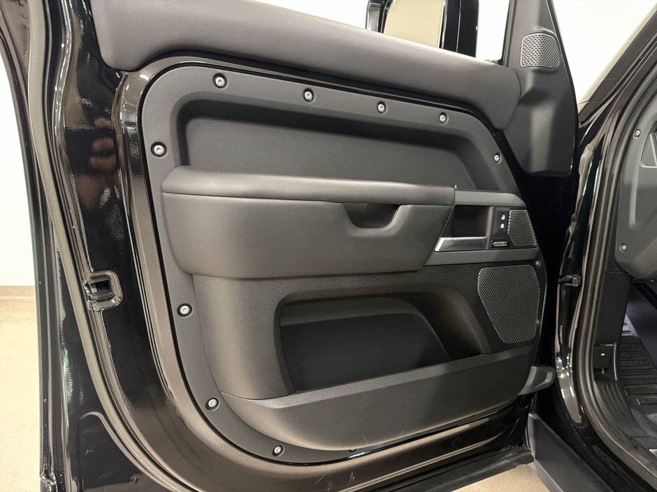 2023 Land Rover Defender 110 P400 X-17