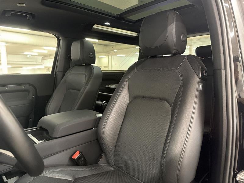 Land Rover Defender 90 P300 S 2023-7