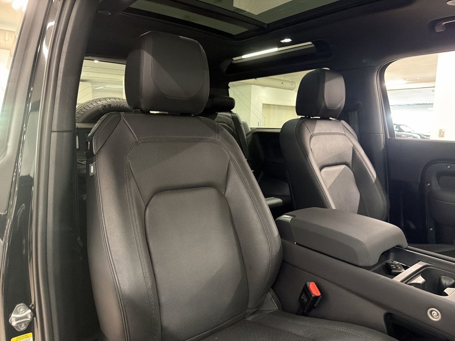 2023 Land Rover Defender 90 P300 S-24