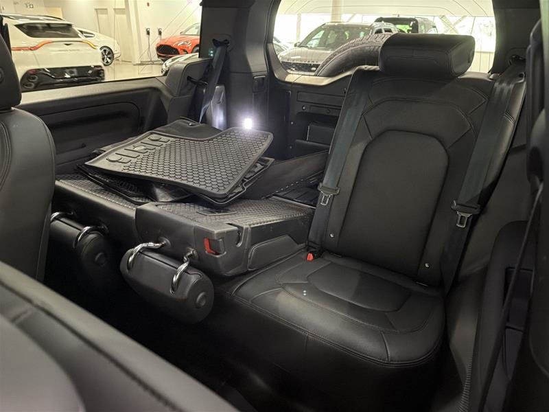 Land Rover Defender 90 P300 S 2023-14