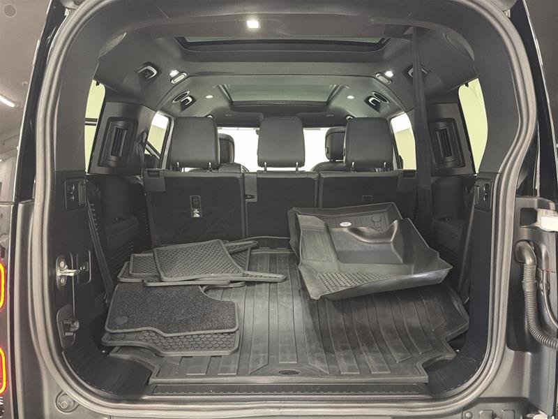 Land Rover Defender 130 P400 X-Dynamic SE (2) 2023-18