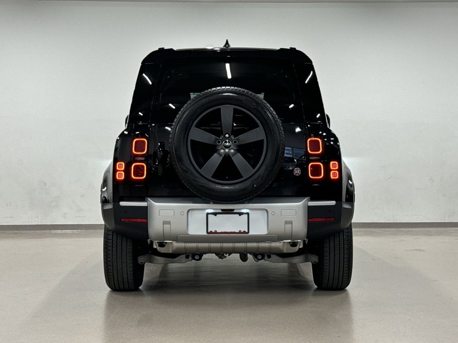 2024 Land Rover Defender 110 P300 S-12