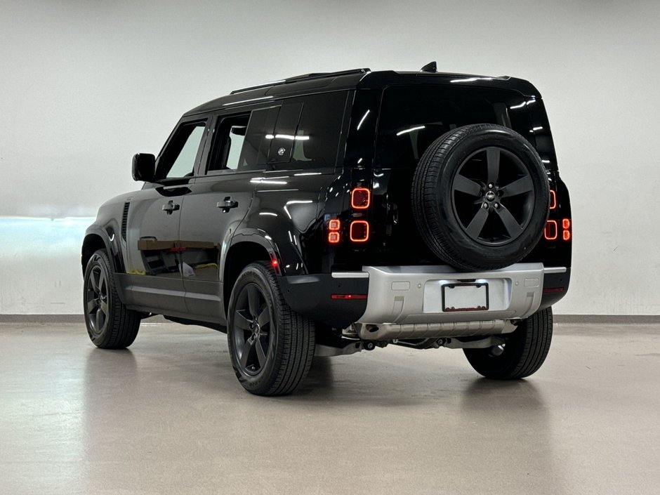 2024 Land Rover Defender 110 P300 S-5