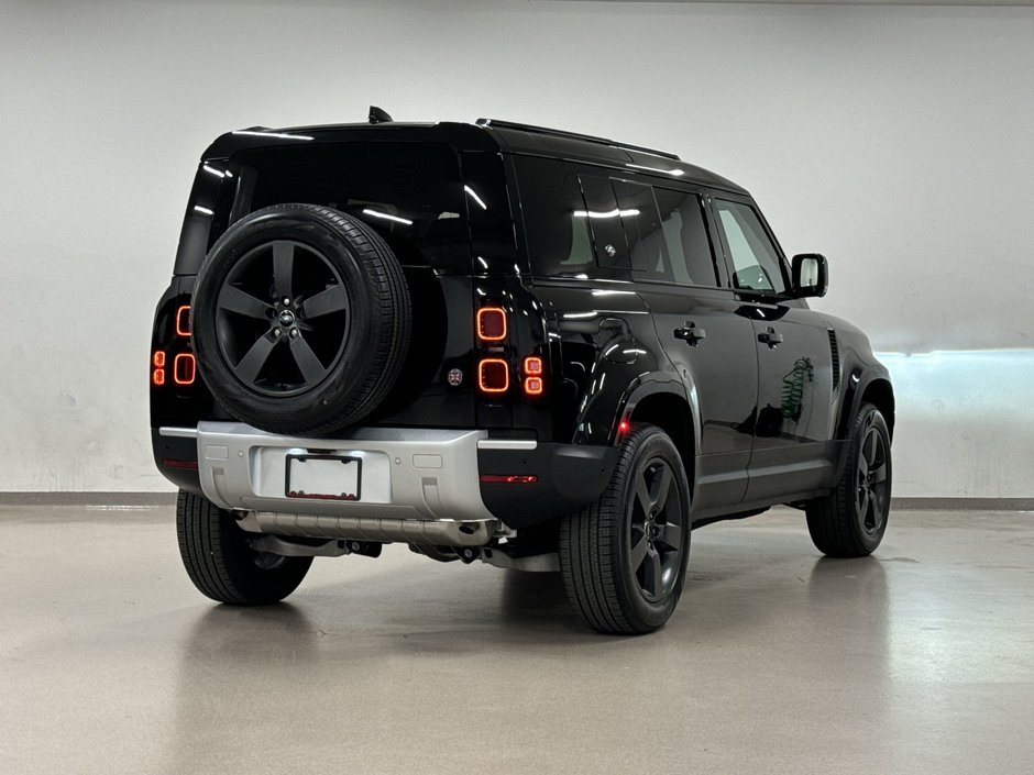 2024 Land Rover Defender 110 P300 S-7