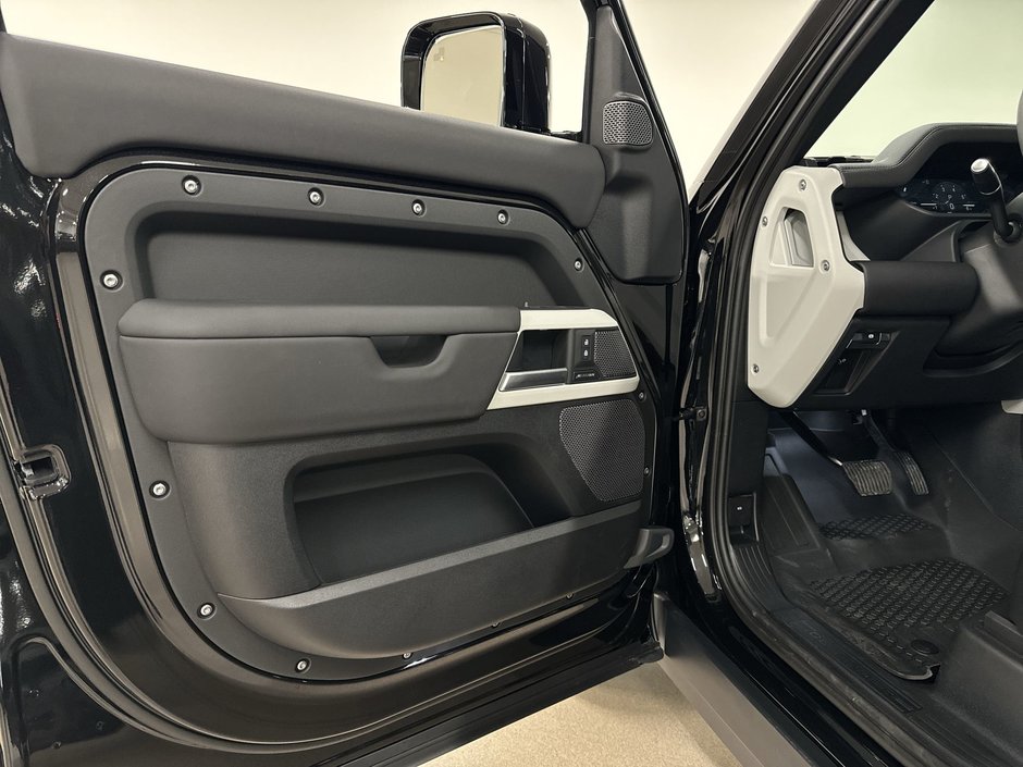 2024 Land Rover Defender 110 P300 S-14