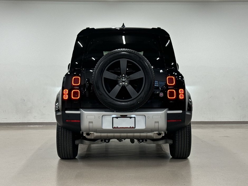 2024 Land Rover Defender 110 P300 S-6