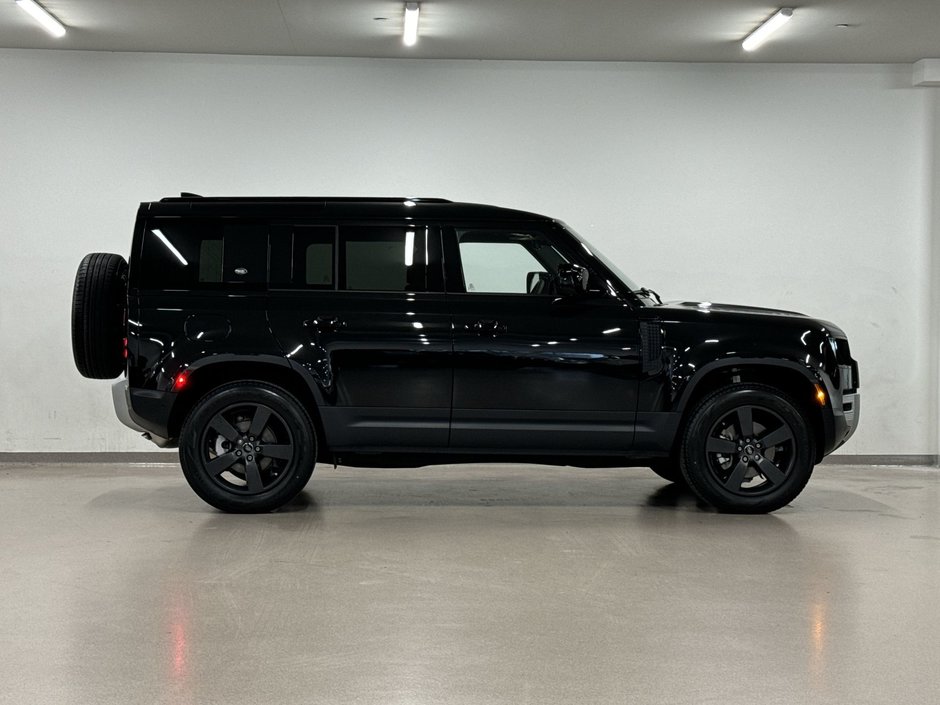 2024 Land Rover Defender 110 P300 S-8