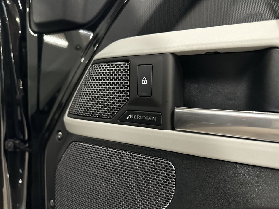 2024 Land Rover Defender 110 P300 S-27