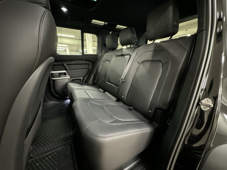 2024 Land Rover Defender 110 P300 S-22