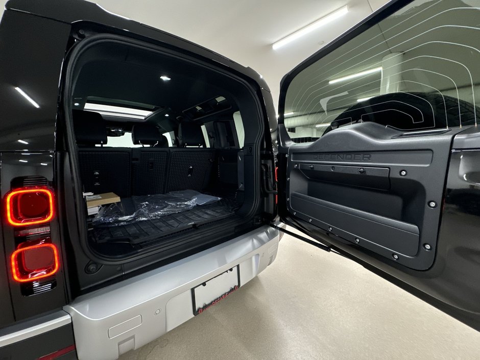 2024 Land Rover Defender 110 P300 S-23