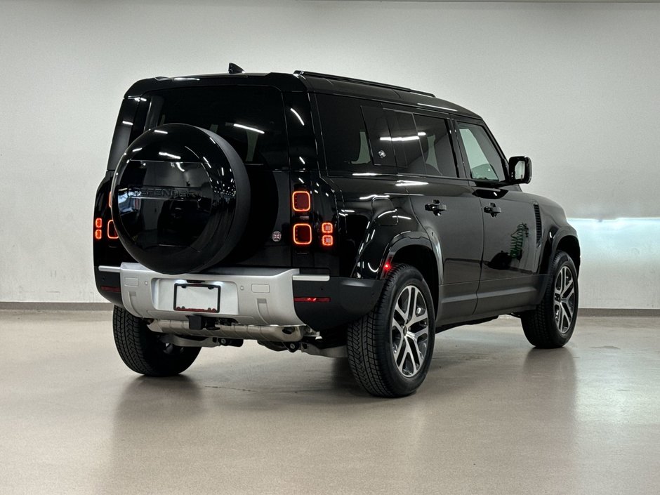 2024 Land Rover Defender 110 P300 S-7