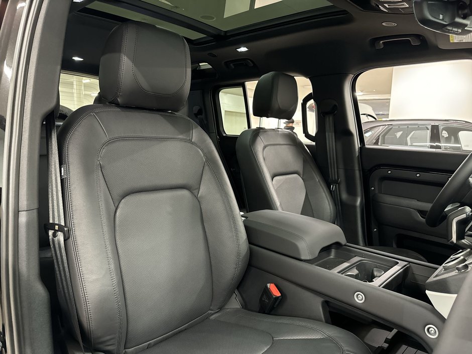 2024 Land Rover Defender 110 P300 S-24