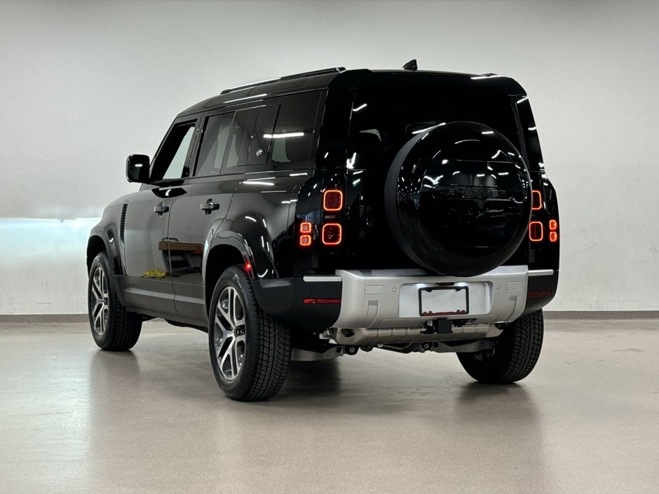 2024 Land Rover Defender 110 P300 S-13