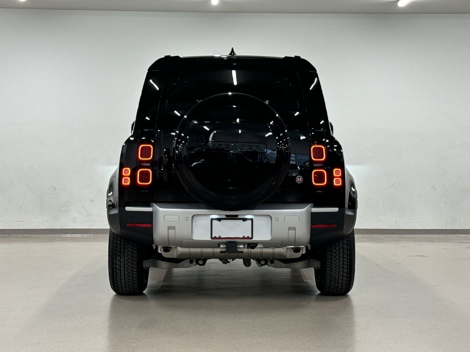 2024 Land Rover Defender 110 P300 S-12