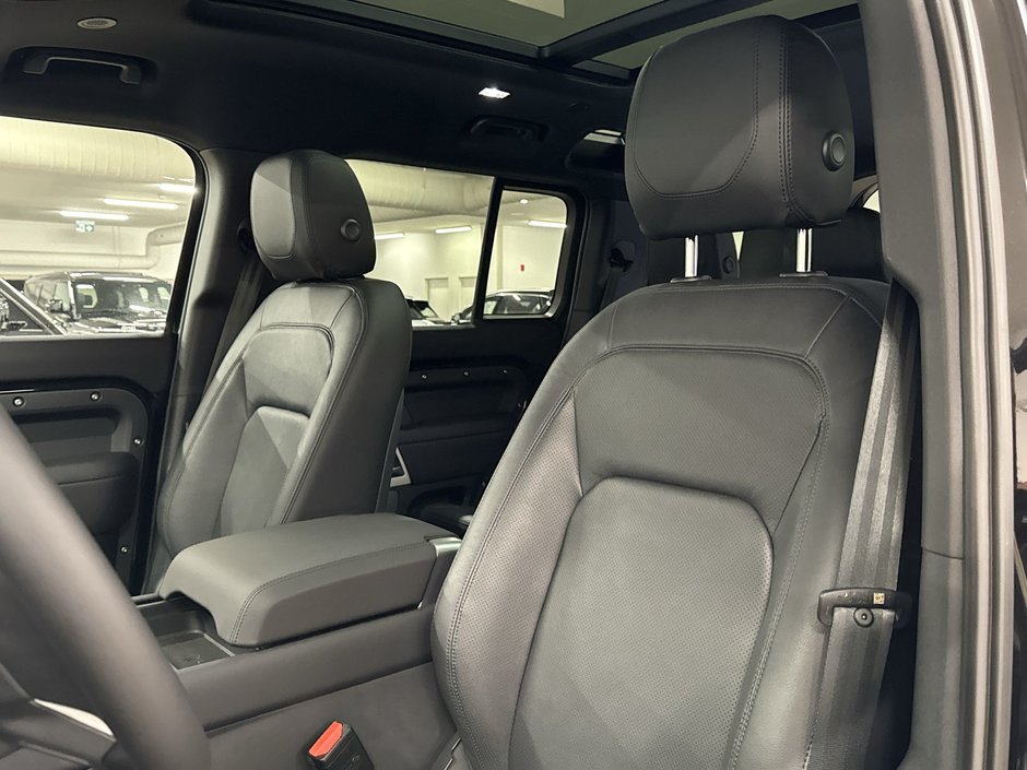2024 Land Rover Defender 110 P300 S-15