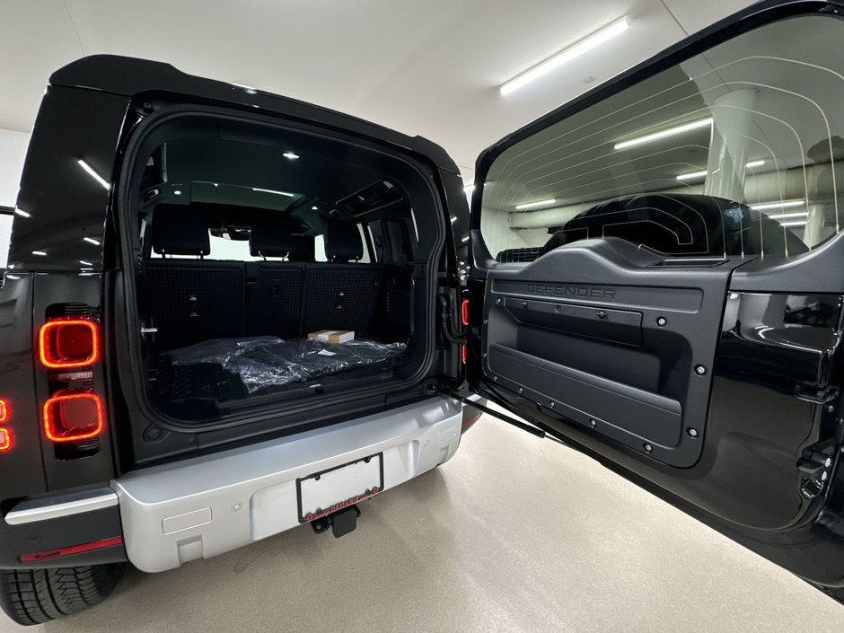 2024 Land Rover Defender 110 P300 S-23