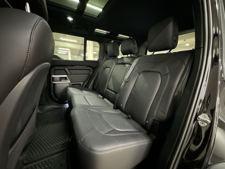 2024 Land Rover Defender 110 P300 S-22