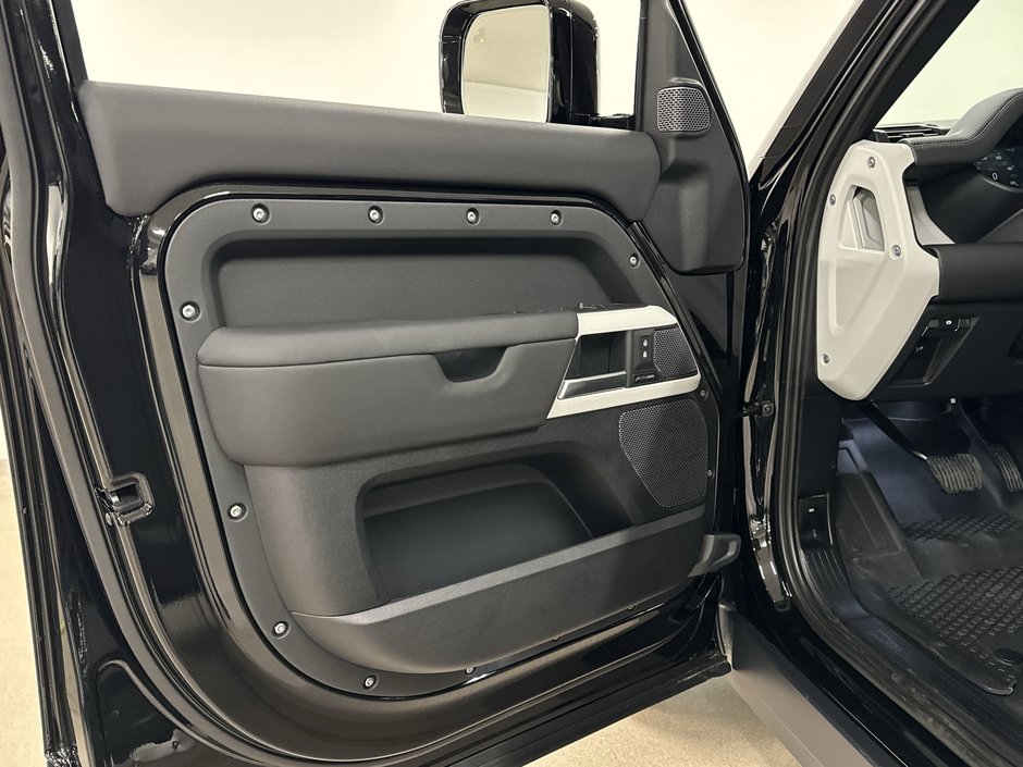 2024 Land Rover Defender 110 P300 S-14