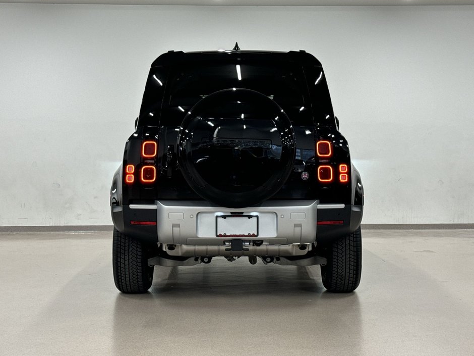 2024 Land Rover Defender 110 P300 S-6