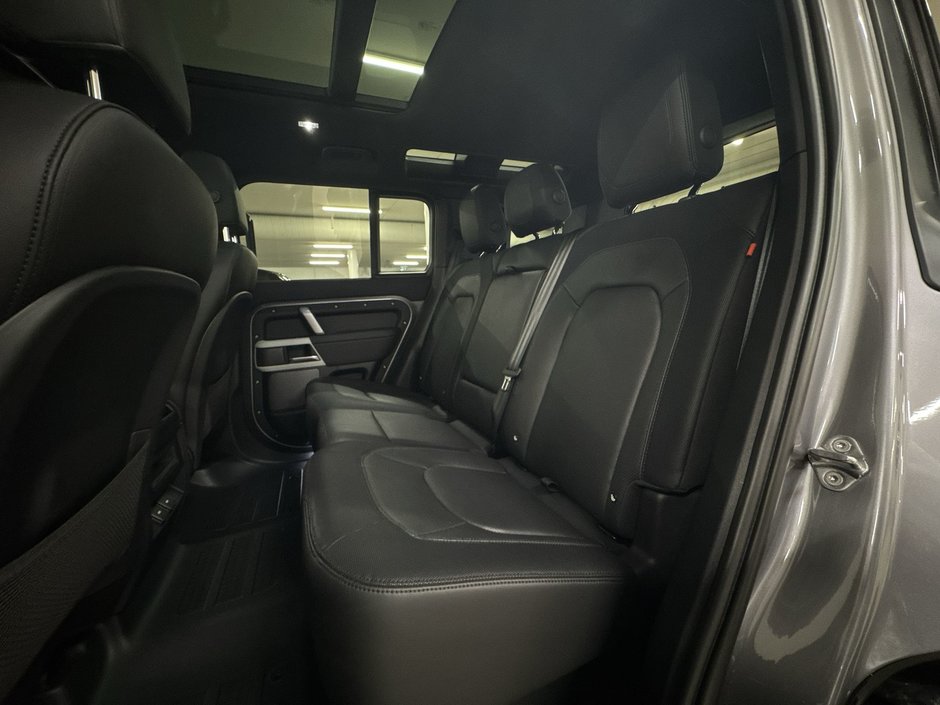2024 Land Rover Defender 110 P400 X-Dynamic SE-22