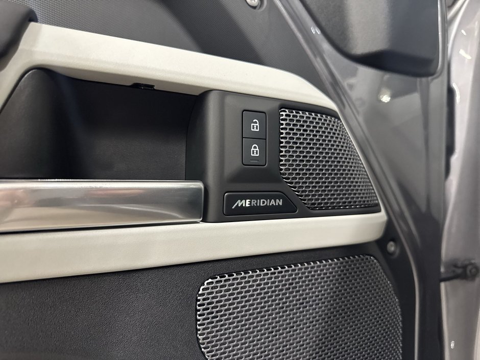 2024 Land Rover Defender 110 P400 X-Dynamic SE-27