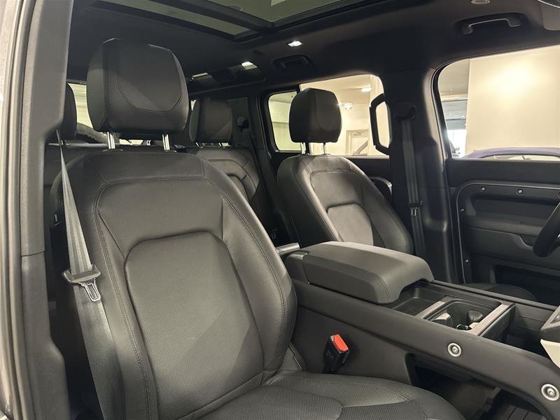 2024 Land Rover Defender 110 P300 S-18