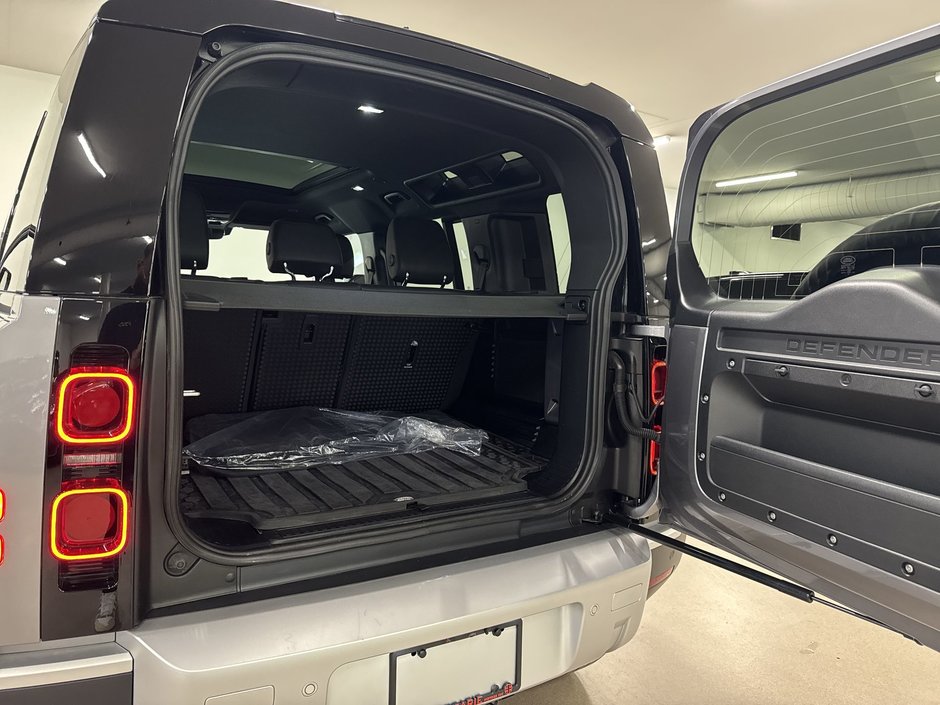 Land Rover Defender 110 P300 S 2024-23