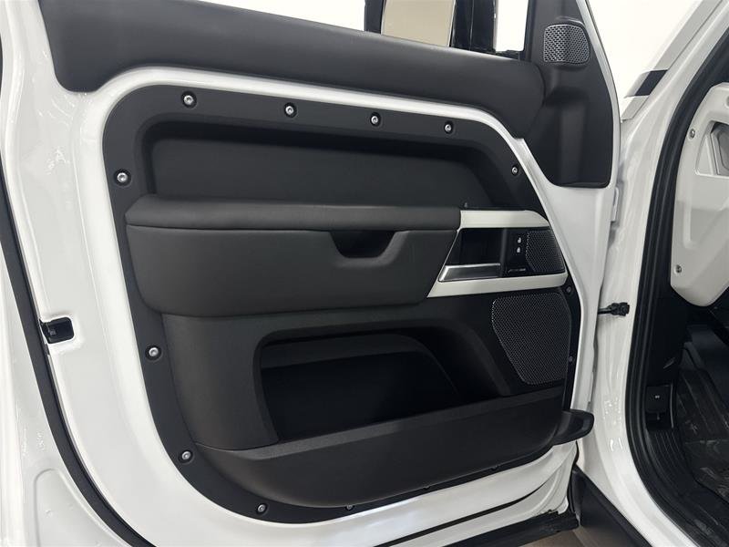 2024 Land Rover Defender 110 P400 S-6