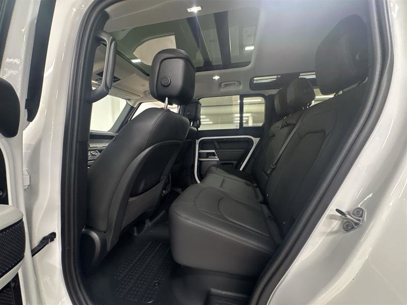 2024 Land Rover Defender 110 P400 S-14