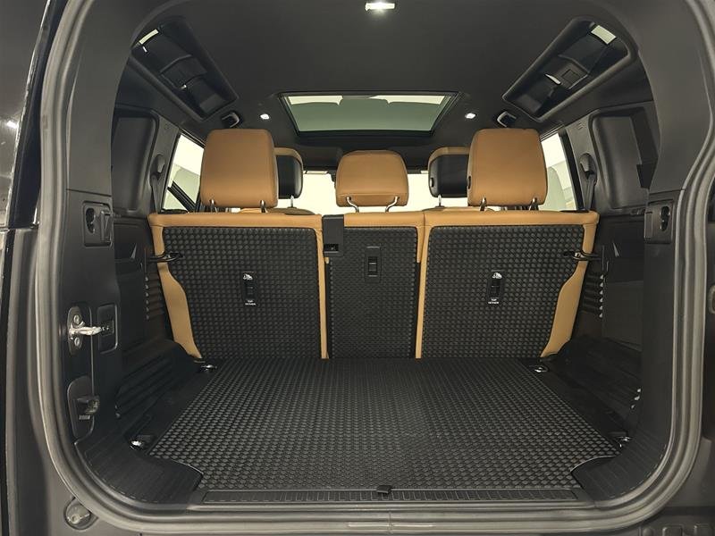 2024 Land Rover Defender 110 P500 SE-15