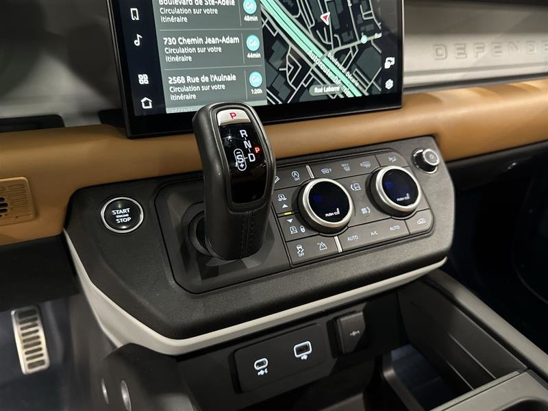 2024 Land Rover Defender 110 P500 SE-12