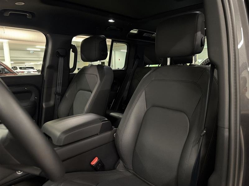 Land Rover Defender 110 P300 S 2025-7